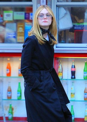 Elle Fanning - Grabs Lunch at Sweetgreen in Soho