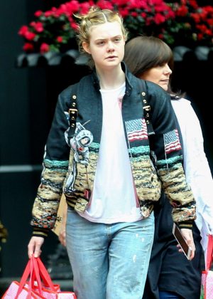 Elle Fanning - Heading to The Set in New Orleans