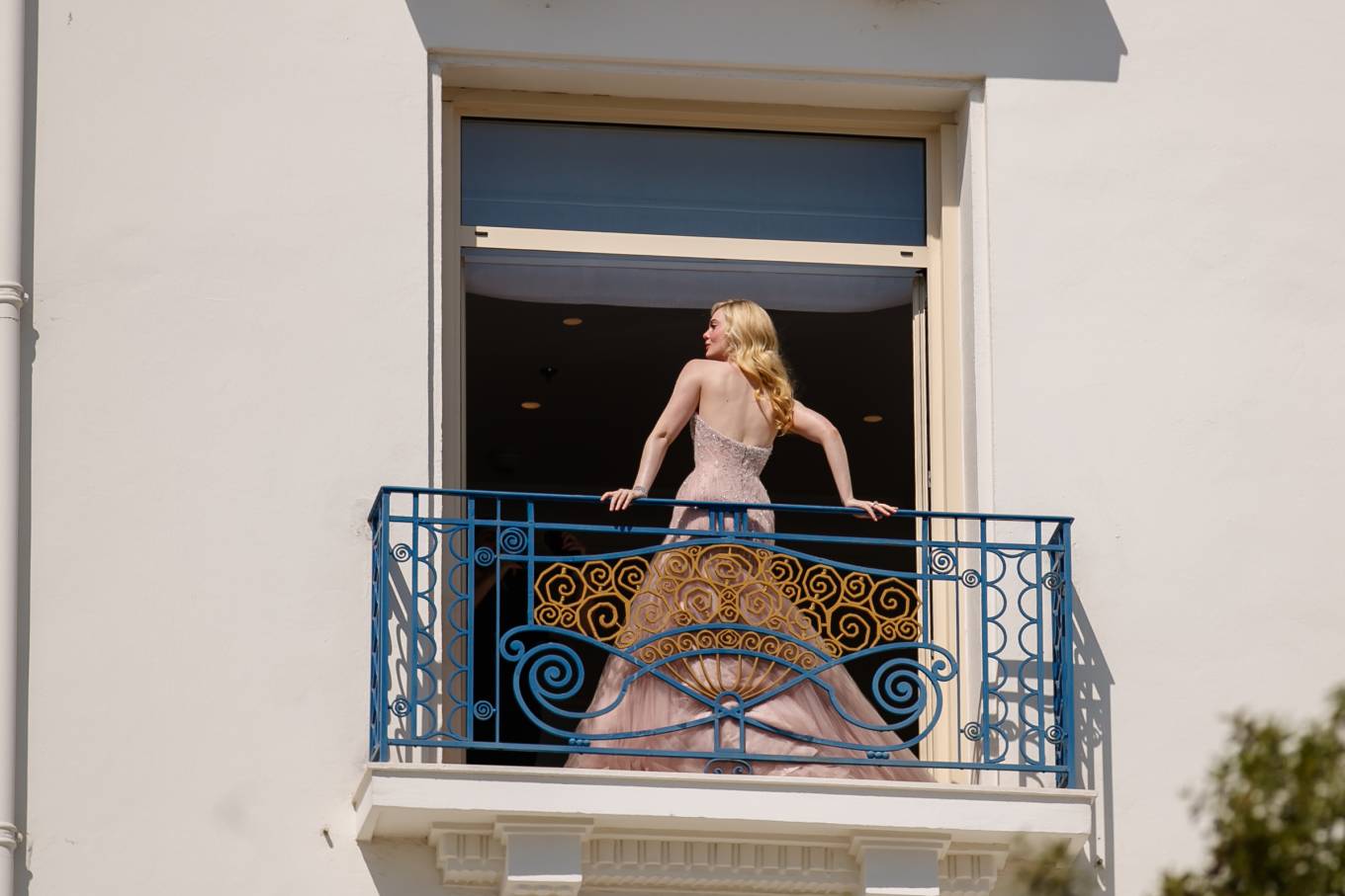 Elle Fanning 2022 : Elle Fanning – On a photoshoot at the Martinez Hotel in Cannes-01