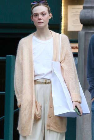 Elle Fanning - Seen on shopping trip with mom in Soho