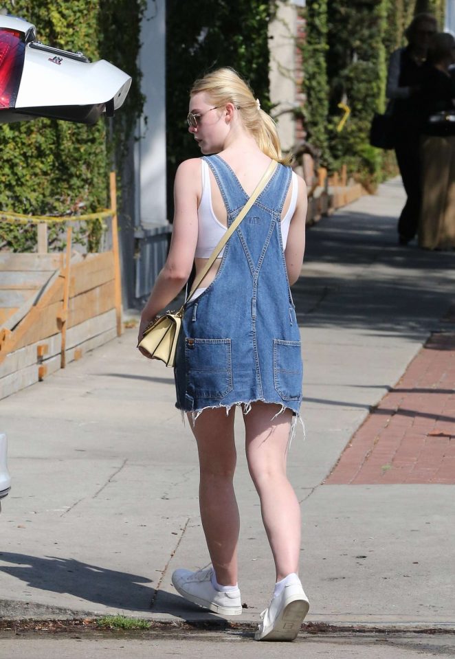 Elle Fanning - Shopping at Rhianna's Pop Up Store in Los Angeles