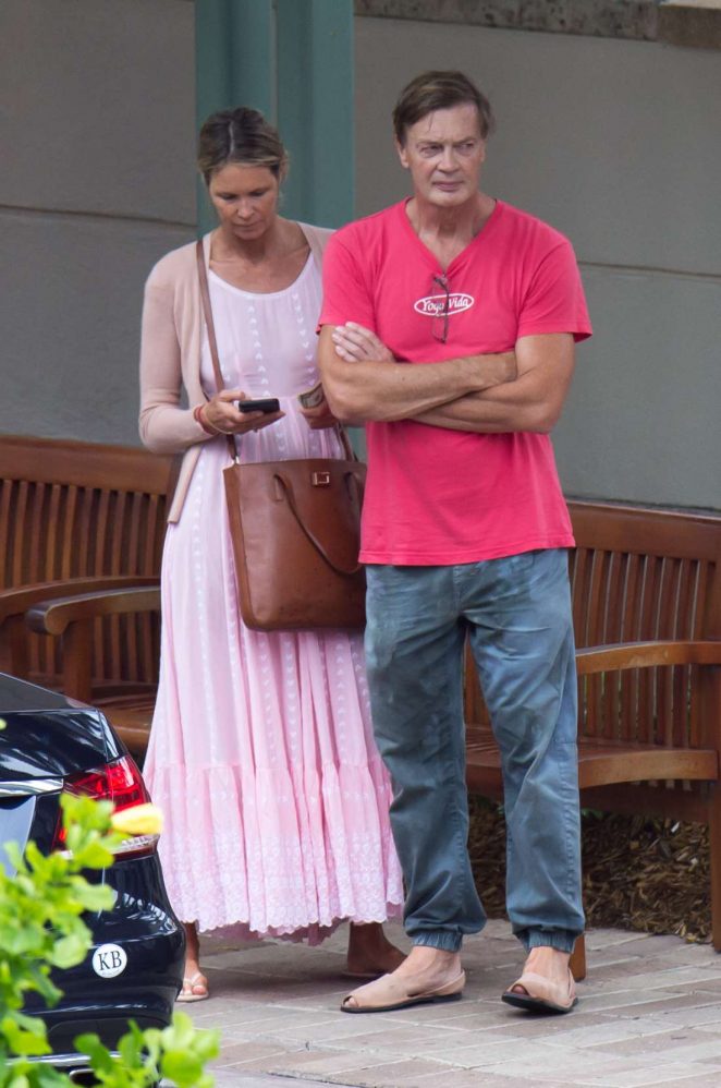 Elle Macpherson and Andrew Wakefield - Shopping in Miami