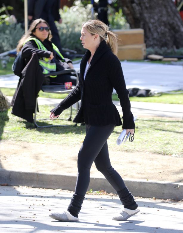 Ellen Pompeo - Filming Grey's Anatomy Season 20 filming in Los Angeles