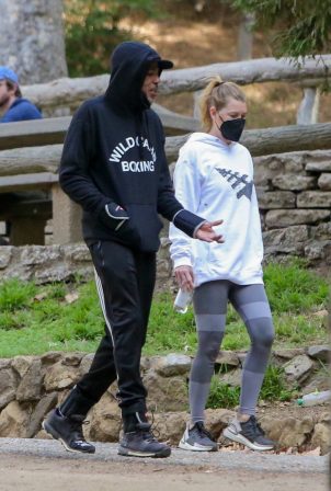 Ellen Pompeo - Hike candids with her husband Chris Ivery in the hills at Griffith Park in Los Feliz