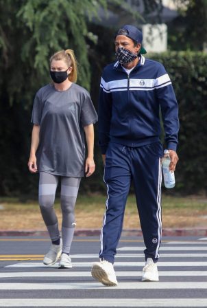 Ellen Pompeo - In tights goes for a hike at Griffith Park in Los Feliz