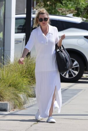 Ellen Pompeo - Seen at a hair salon in West Hollywood