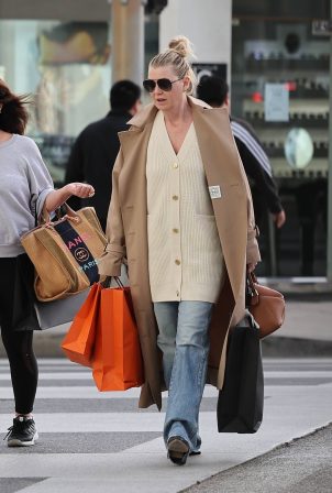 Ellen Pompeo - Shopping candids at Rodeo Drive in Beverly Hills