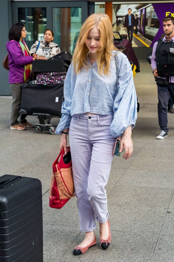 Ellie Bamber - Arriving at Heathrow Airport in London