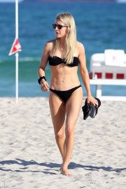 Ellie Goulding - On the beach in Miami