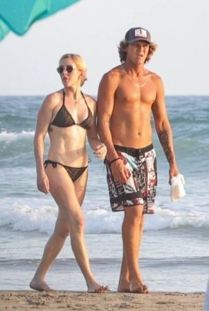 Ellie Goulding - With her boyfriend Armando Perez on the beaches of Costa Rica