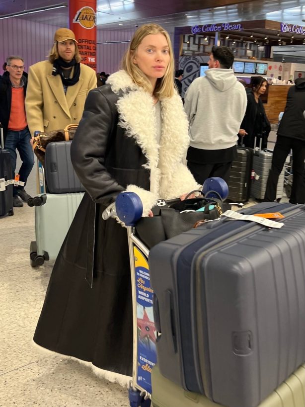 Elsa Hosk - Arriving at LAX airport