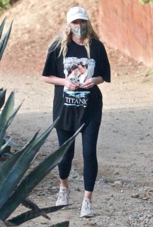 Elsa Hosk - Hiking with Tom Daly in Los Angeles