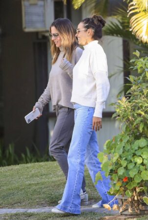 Elsa Pataky - Seen with Luciana Barosso at Byron Bay's Roadhouse cafe