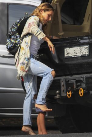 Elsa Pataky - Spotted in Byron Bay