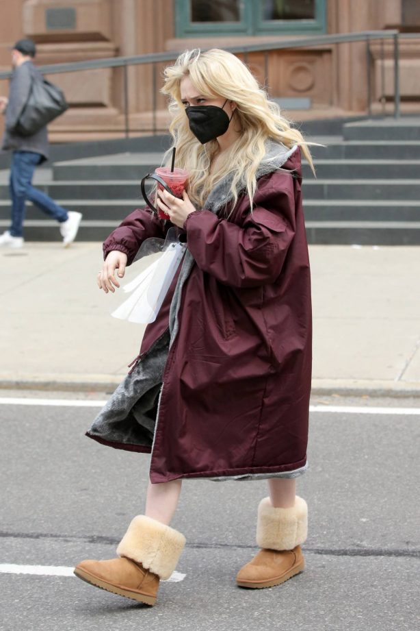 Emily Alyn Lind - On the set of 'Gossip Girl' in New York