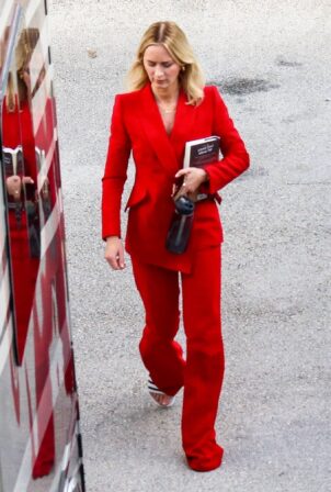 Emily Blunt - Filming 'The Pain Hustlers' filming in Miami