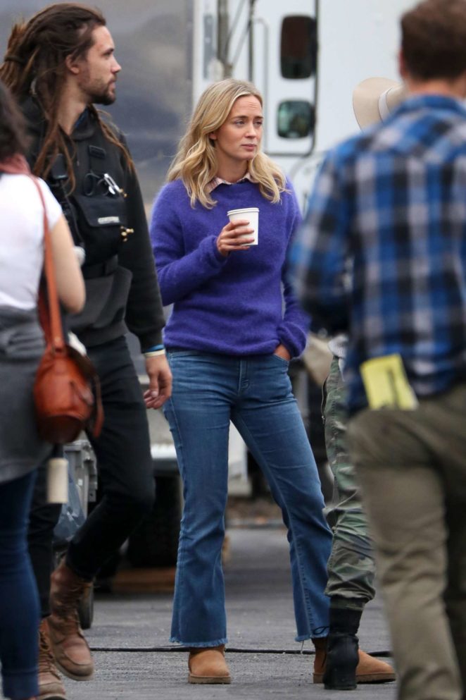Emily Blunt - On the set of 'A Quiet Place' in New York