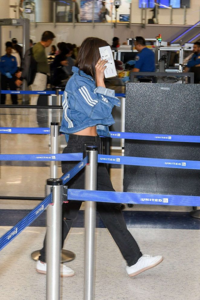 Emily Ratajkowski - Arrives at LAX Airport in LA