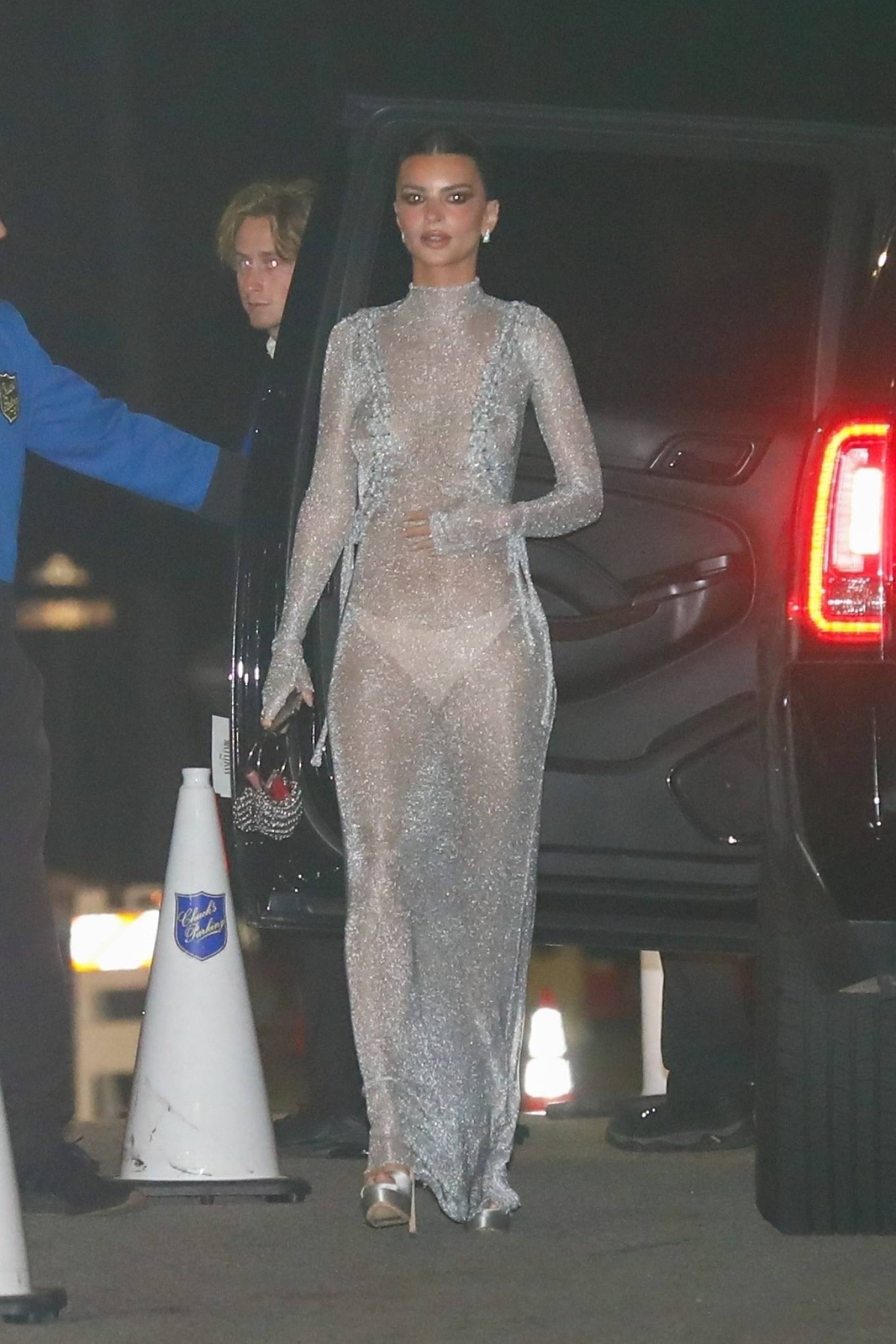 Emily Ratajkowski - Arriving to star-studded Vanity Fair Party in Beverly Hills