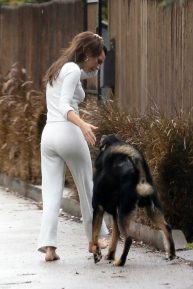 Emily Ratajkowski - Barefoot in Los Angeles in a Panic after her Dog Ran Loose
