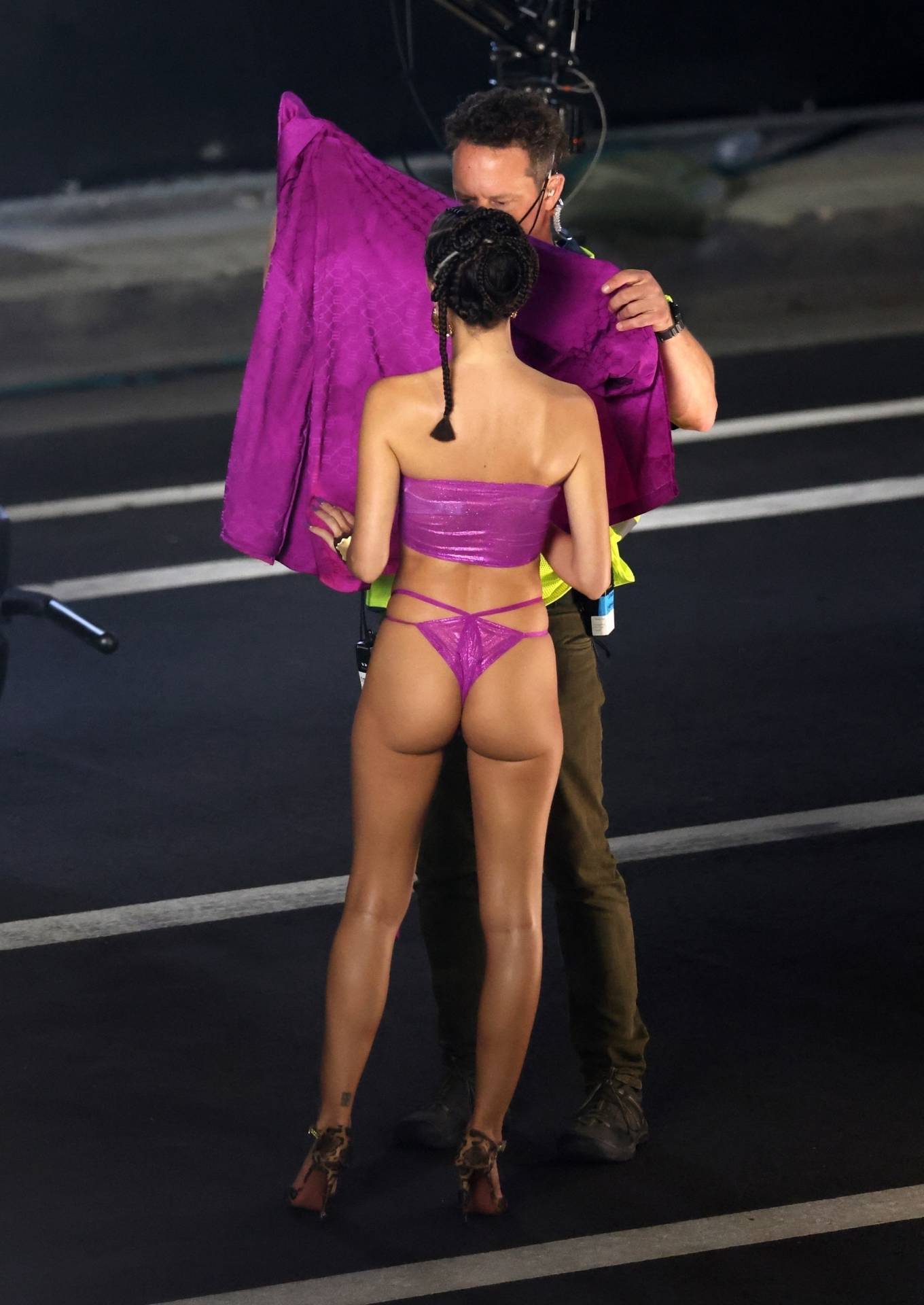 Emily Ratajkowski Bikini,maillot De  Bain,jambes,talins,hauts,escarpins,boucle,cheville,Savage X Fenty  Show,Rihanna,Downtown Photos De Stars