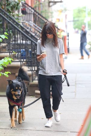 Emily Ratajkowski - In black sweatpants with her dog Colombo in Manhattan