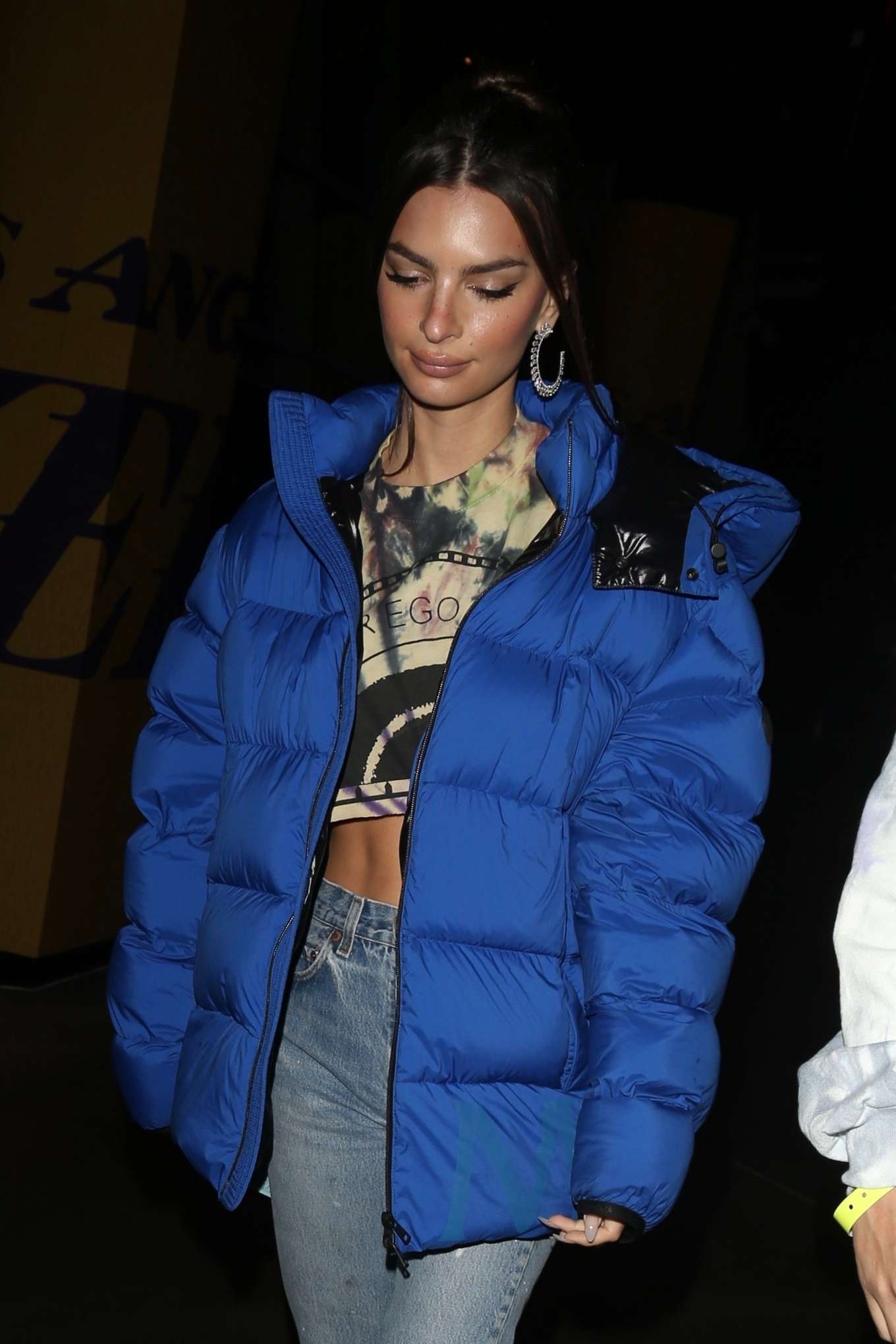 Emily Ratajkowski - Leaving the Lakers vs Cavaliers basketball game in Los Angeles