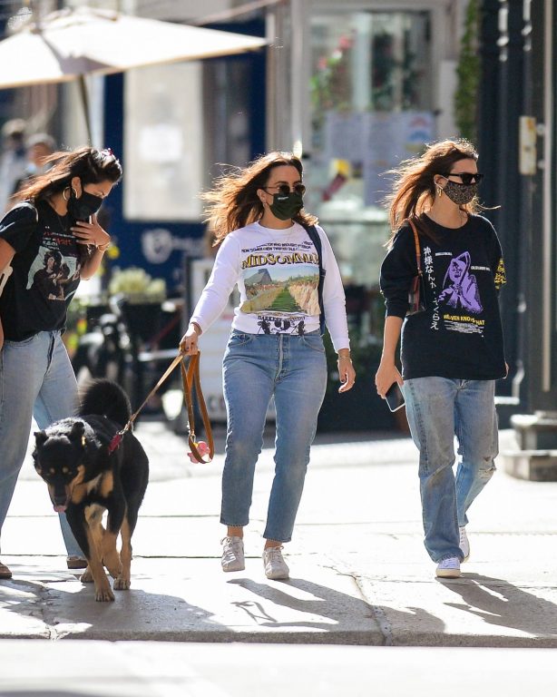 Emily Ratajkowski - Out with her dog in downtown New York