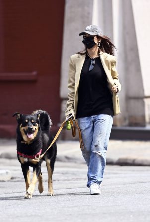 Emily Ratajkowski - Out with her dog in New York