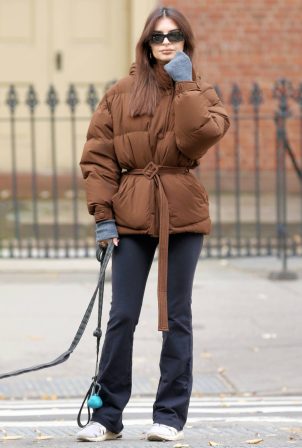 Emily Ratajkowski - Seen with her dog Colombo on a walk in New York City
