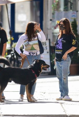 Emily Ratajkowski spotted out with friends in downtown New York