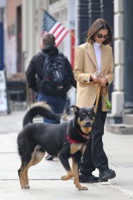 Emily Ratajkowski - Walking her dog Colombo in NY