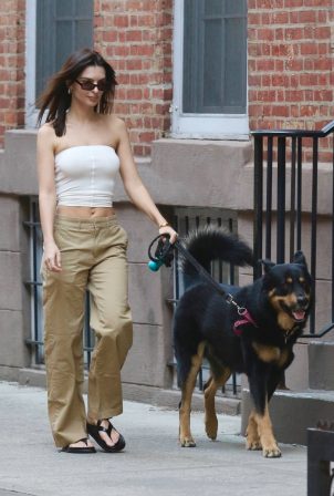 Emily Ratajkowski - Walking her dog in Manhattan’s West Village neighborhood
