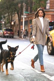 Emily Ratajkowski - walking her puppy Columbo in New York