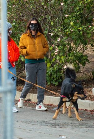 Emily Ratajkowski - With her dog Colombo in Los Angeles