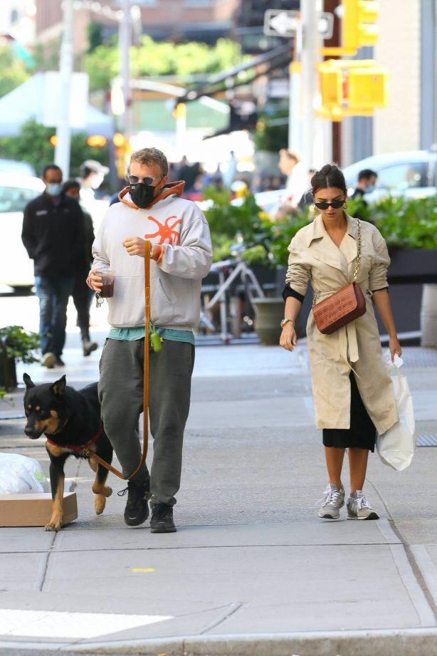 Emily Ratajkowski with her husband - Out for a lunch in New York
