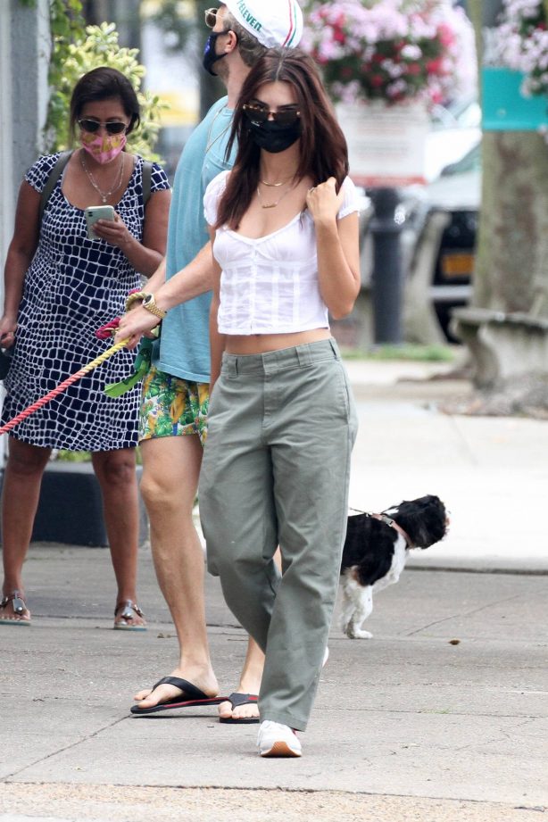 Emily Ratajkowski with husband - Seen after lunch in Sag Harbor New York