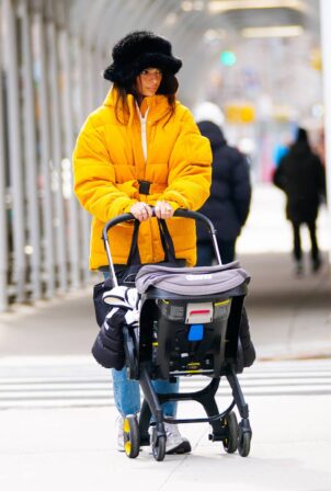Emily Ratajkowski - With Sebastian Bear-McClard out on a stroll in New York