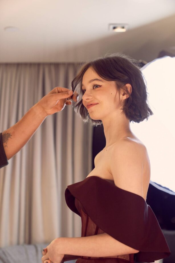 Emma Myers - Getting ready for the Wednesday premiere (November 2022)