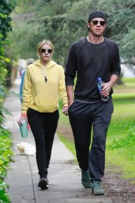 Emma Roberts and Garret Hedlund - Arrive for a hike on the hills of the Griffith Observatory in LA