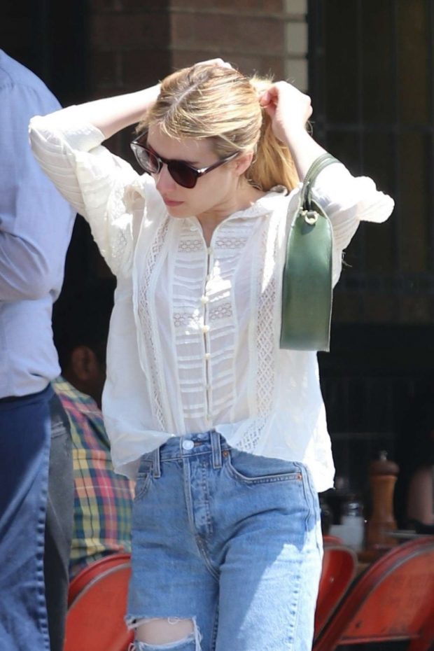 Emma Roberts - Enjoys lunch with a friend in Los Feliz