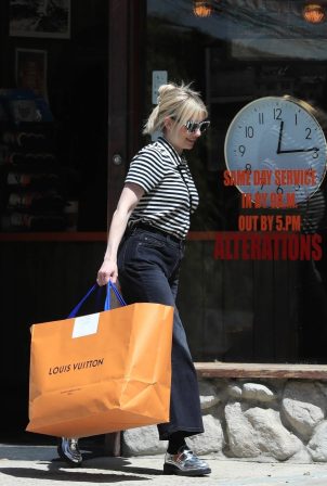 Emma Roberts - Gets a few clothing items altered in Los Angeles