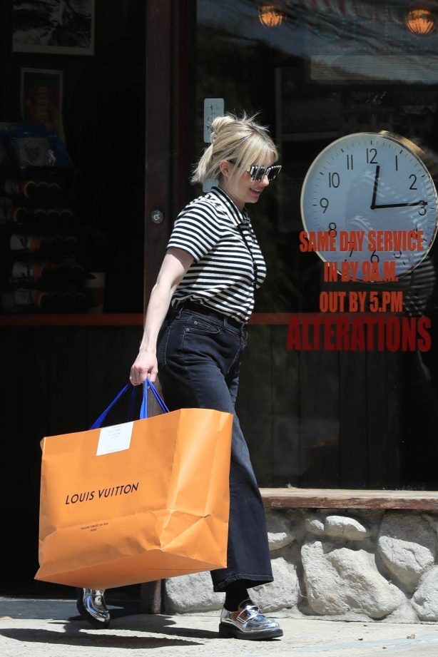 Emma Roberts - Gets a few clothing items altered in Los Angeles