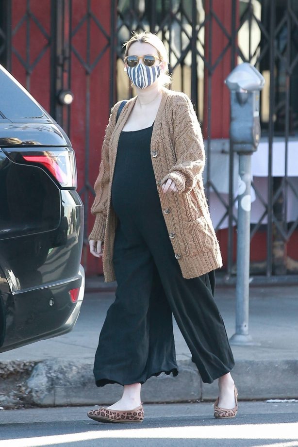 Emma Roberts - Goes for a coffee in Los Feliz