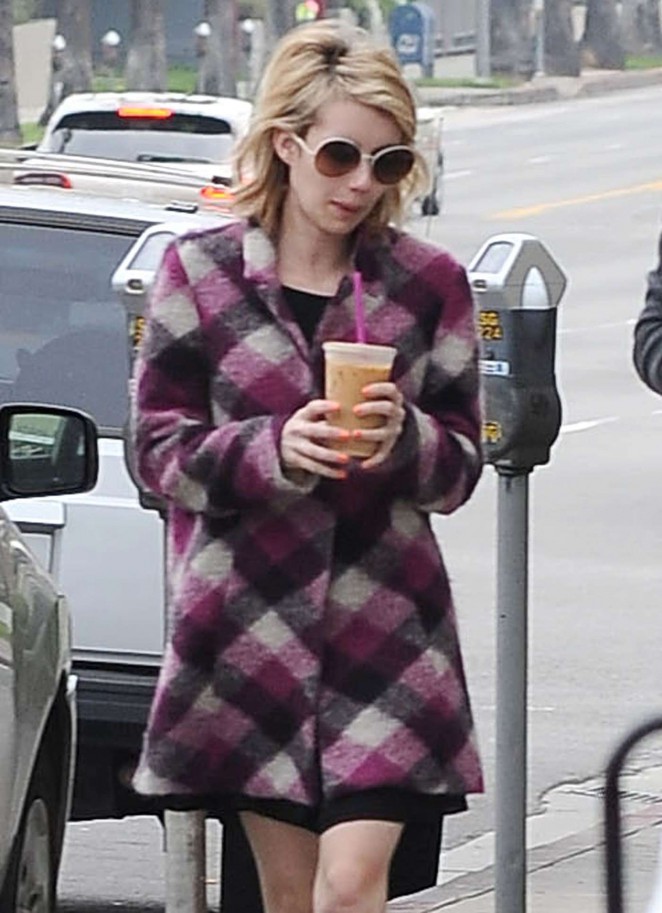 Emma Roberts - Going to Caffe in LA