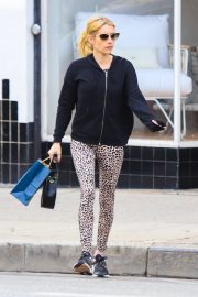 Emma Roberts in Leopard Print Tights - Shopping in Hollywood