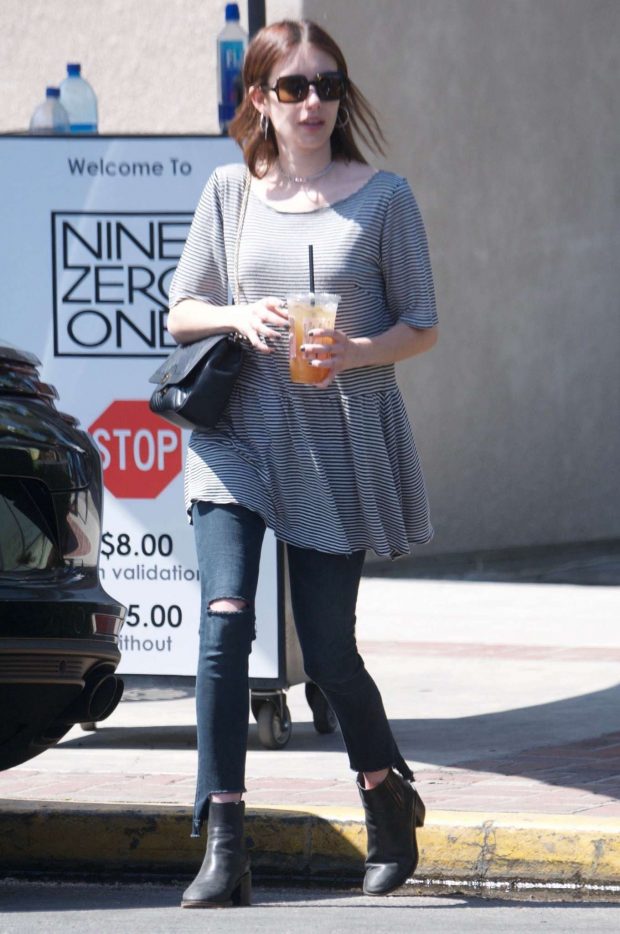 Emma Roberts - Leaving Nine Zero One salon on Melrose Place