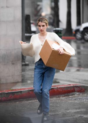 Emma Roberts - Pick up a package at UPS in LA