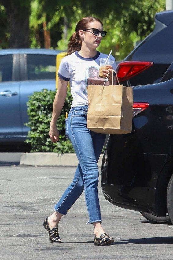 Emma Roberts - Picks lunch up to-go in Los Feliz
