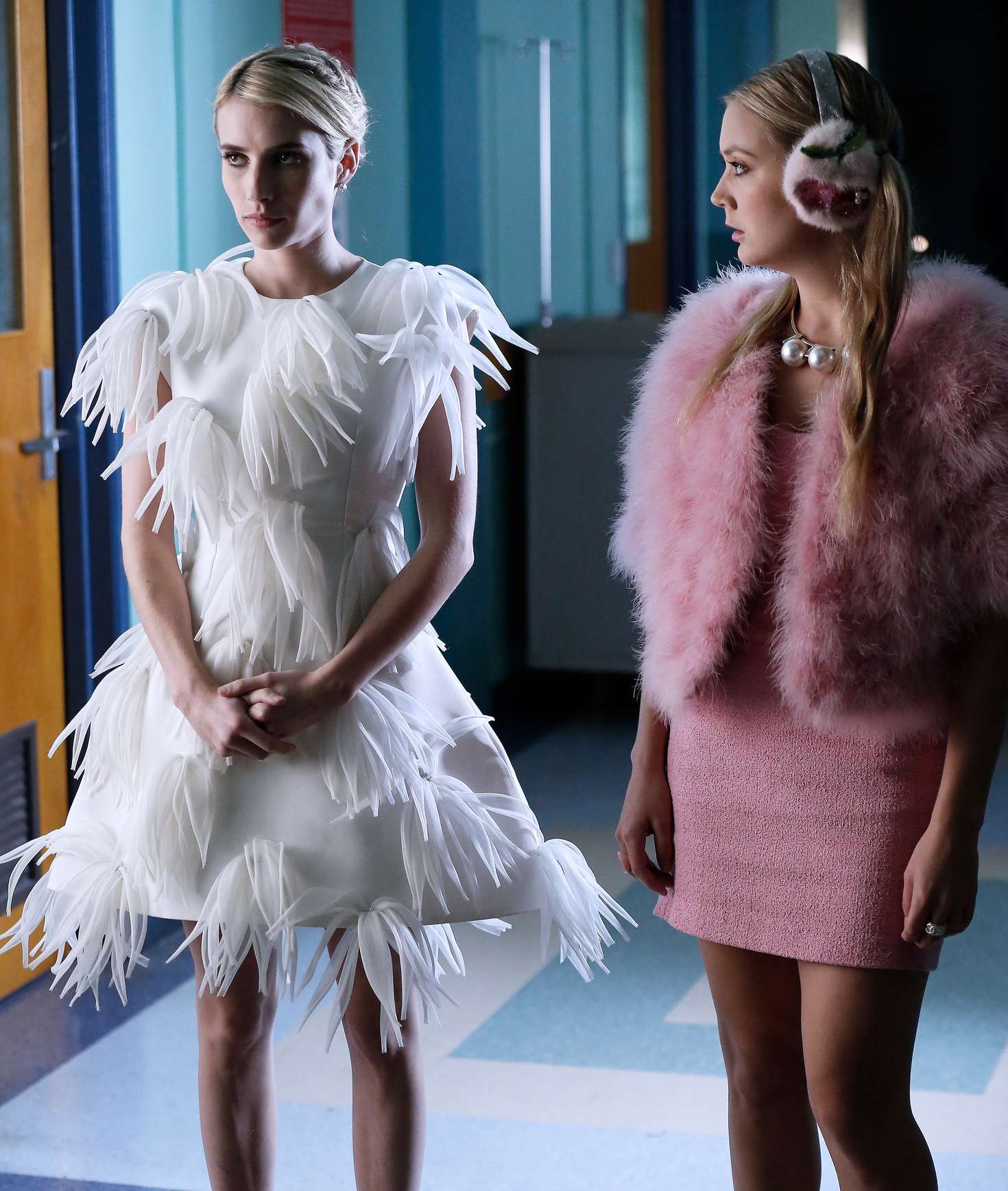 Emma Roberts 2016 : Emma Roberts: Scream Queens S2 E5 Chanel Pour Homme-Ici...